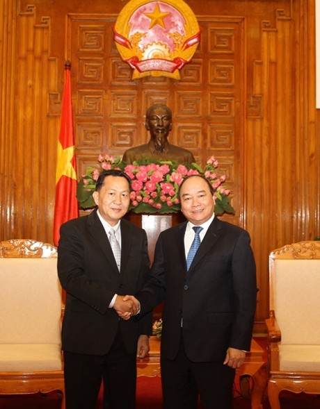 Nguyen Xuan Phuc reçoit les dirigeants de l'agence laotienne de presse - ảnh 1